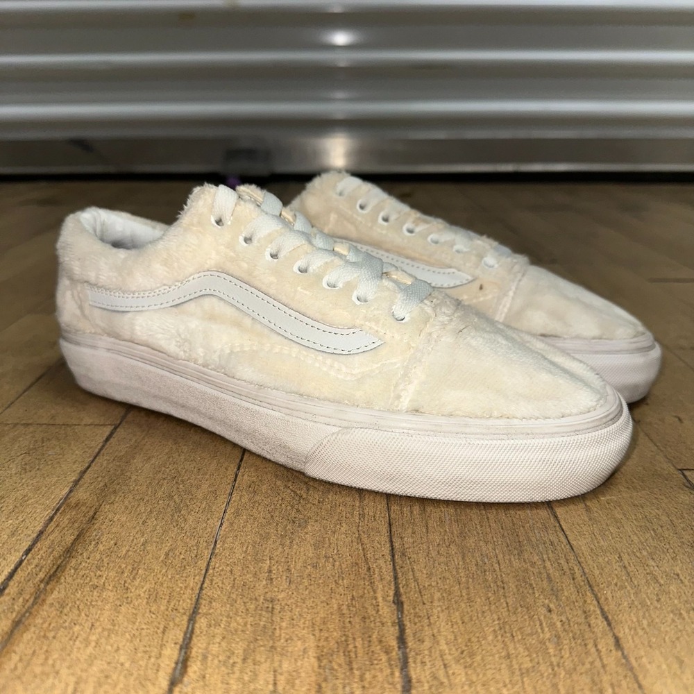 Vans Old Skool Sherpa Sneakers Unisex Sz 7M 8.5W White Faux Fur Comfort Lace Up
